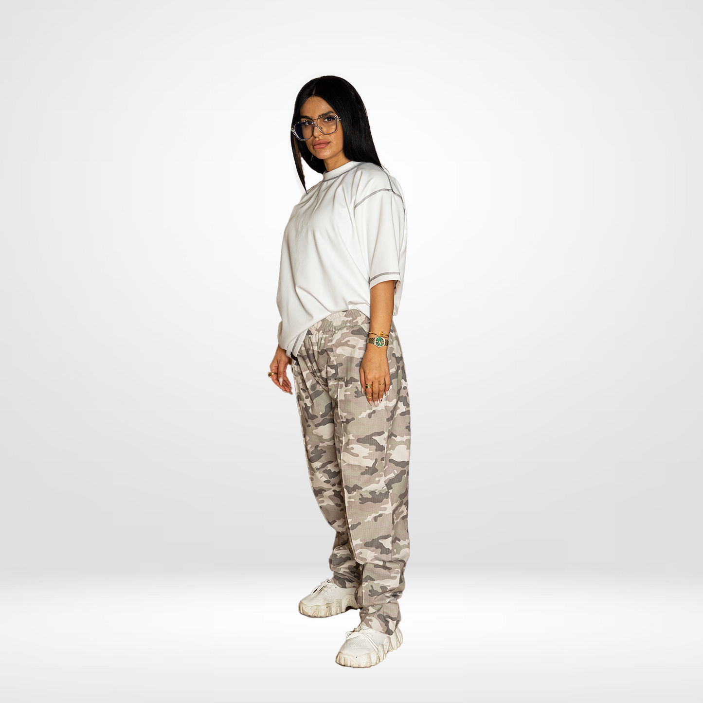 WOMEN'S T-SHIRT AND TROUSERS SET