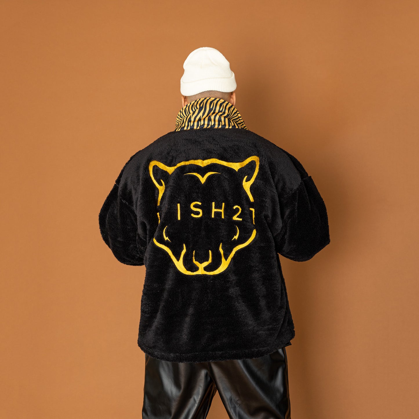 BLACK OVERSIZE JACKET