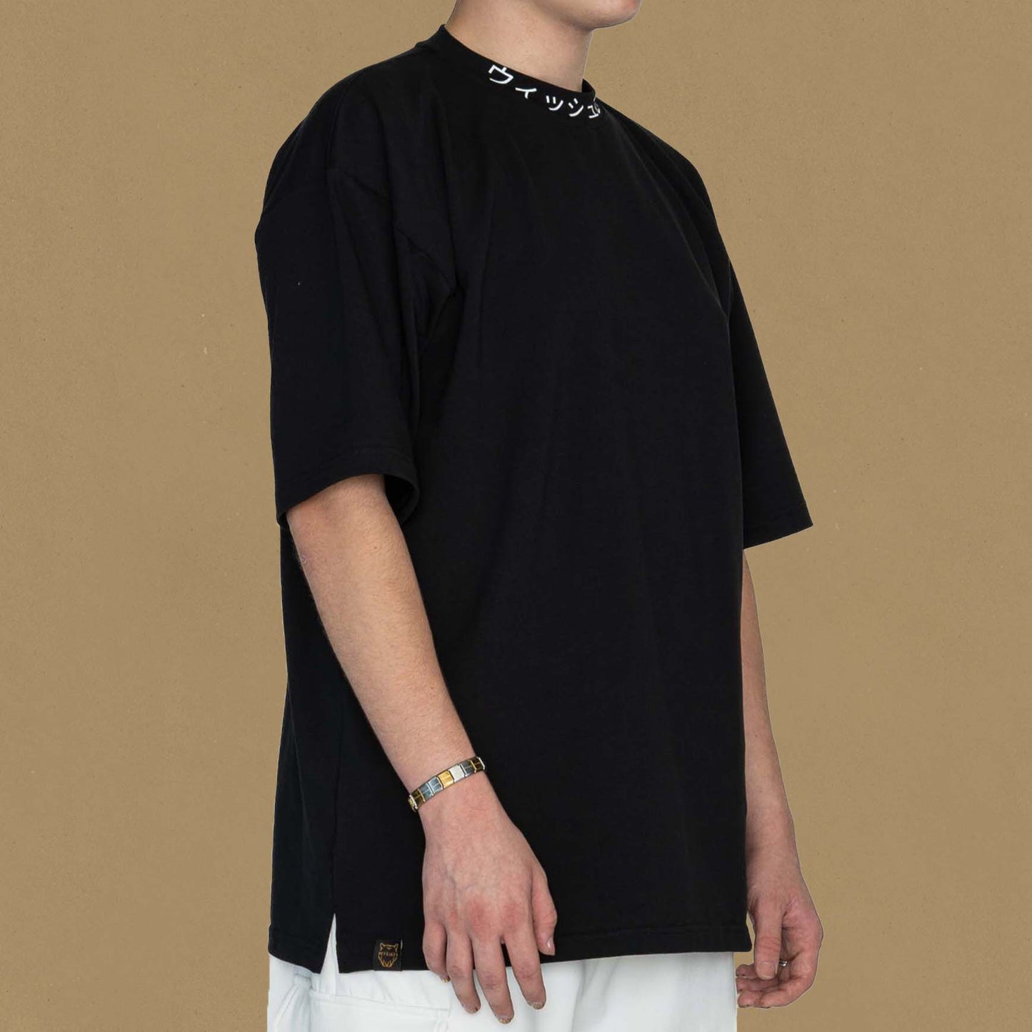 OVERSIZED T-SHIRT , PRINT ON THE NECK